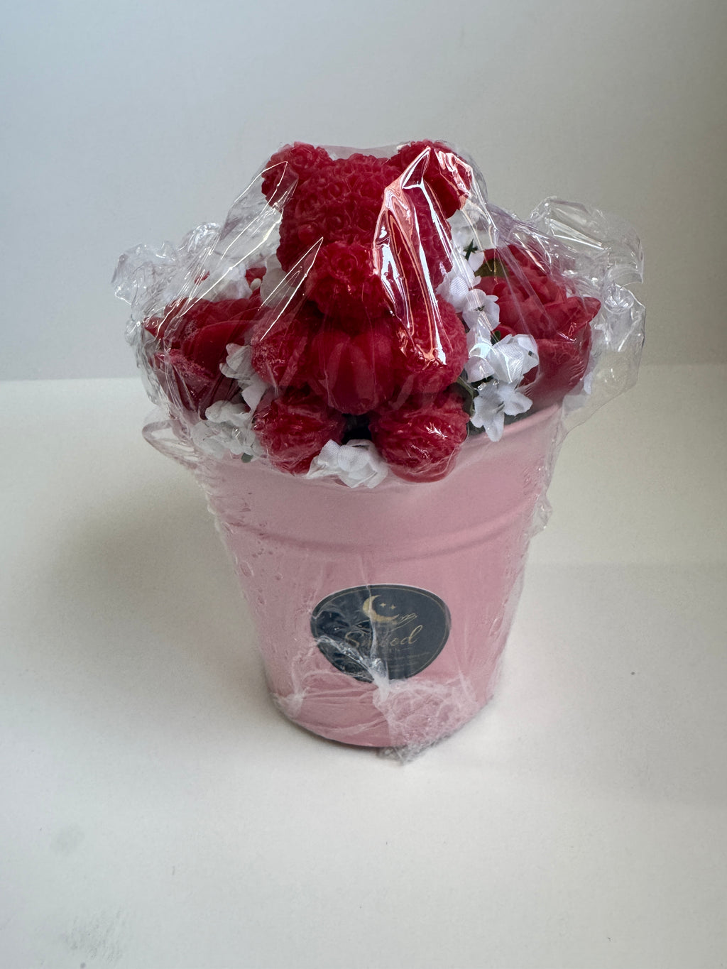 Sweet Embrace Bucket Ready To Go (Roses)