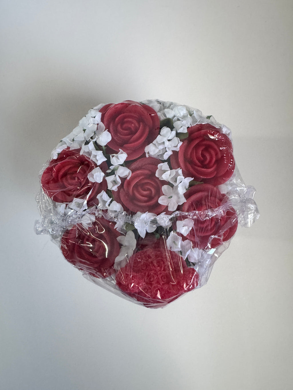 Sweet Embrace Bucket Ready To Go (Roses)